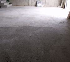 Dalle du sous-sol et syphons obstru&eacute;s