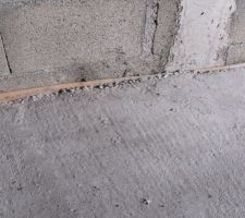 Dalle du sous-sol et syphons obstru&eacute;s