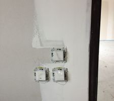 Nouvelles prises de la cuisine, d&eacute;plac&eacute;es dans le cellier