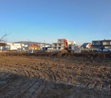 Implantation du terrassement de bonne heure (7h30)...