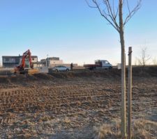 Implantation du terrassement de bonne heure (7h30)...