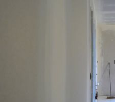 Pon&ccedil;age des murs du salon ok !