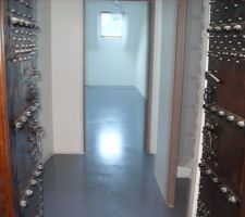 La peinture dans le bureau, dans les wc de l'etage et la partie arriere cuisine egalement