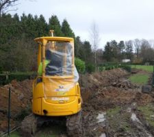 R&eacute;alisation des tranch&eacute;es pour le passage des r&eacute;seaux d'eau, d'&eacute;lectricit&eacute; (fourreaux),Gaz, PTT.