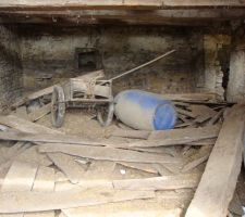 Hall d'entr&eacute;e. Nettoyage du lieu