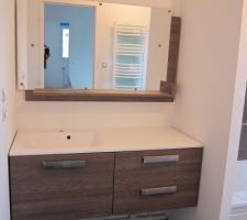 Meuble de salle de bain pos&eacute; dans sa niche (mod&egrave;le Aubade "Chiara")