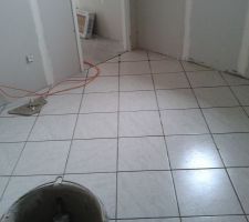 Fin de la pose du carrelage du cellier