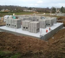 Approvisionnement fait, il n'y a plus qu'&agrave; monter les murs!!!