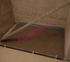 La r&eacute;alisation de la chape pour la douche italienne de la chambre parentale