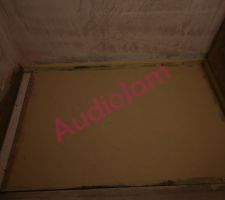 Mise en place de l'&eacute;tanch&eacute;it&eacute; sur tout le pourtour et le fond de la douche italienne