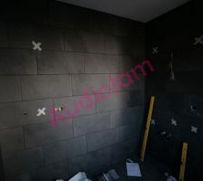 Marquage des trous de per&ccedil;age en vue du montage des &eacute;quipements sanitaires