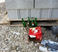 Maisons Oxygène: des maçons qui travaillent un jour par semaine mais qui dès les beaux jours arrivant, ne se laissent pas surprendre par la déshydratation !