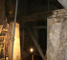 Le linteau est une poutre, elle est du c&ocirc;t&eacute; du s&eacute;jour