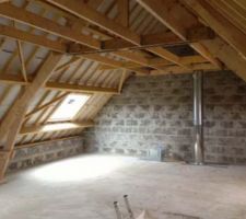 Mise en place du conduit et d&eacute;j&agrave; impatients d'avoir un jour notre po&ecirc;le &agrave; bois!