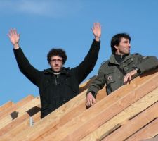 Voici deux inspecteurs des travaux finis... Qui inspecte sous tous les angles ^_^
Par contre, vu la vue que l'on a de là-haut je me demande si ce ne serait pas mieux de rajouter une ouverture...