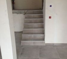 Escalier menant de l'espace jour au hall