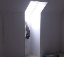 Que pensez vous du creux sous le velux? D'habitude, il n'y en a pas. D'après vous, c'est mieux ou pas?