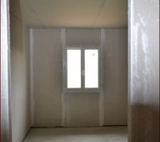 Chambre 1. Vue du dressing
