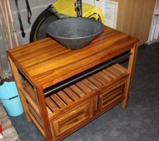 Meuble de la salle du bain du haut remis en état