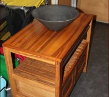 Meuble de la salle du bain du haut remis en état