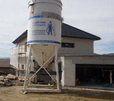 Silo pour la chape fluide