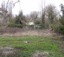 Vue de coté et du fond de notre terrain.