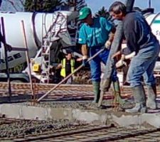 Le béton arrive. la dalle sera finie ce soir