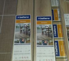 Parquet stratifi&eacute; des deux chambres d'ami.