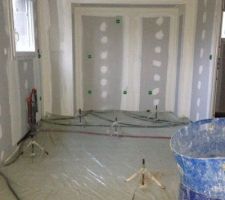 Préparation de la chappe de ravoirage avec le film de protection