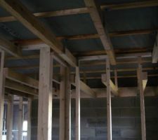 Liaison entre ossature bois plafond et ossature cloisons