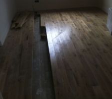 Tous les parquets et carrelages ont d&ucirc; &ecirc;tre arrach&eacute;s, les portes sont voil&eacute;es car la dalle &eacute;tait loin d'&ecirc;tre s&egrave;che. Nos portes restent toujours voil&eacute;es et Nature et Logis ne veut rien savoir.