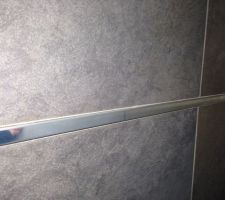 Baguette inox pour la salle de bain