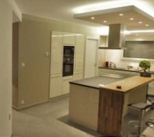 Couleur qui nous plait bien sur le mur du fond(essai photoshop)