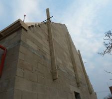 Pignon c&ocirc;t&eacute; garage mont&eacute; mais finition non termin&eacute;e