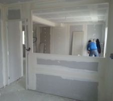 Vu de la cuisine avec l'emplacement pour la verrière d'intérieur.