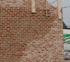 S&eacute;chage du mur de la partie basse  , et s&eacute;chage des joints sur la partie haute