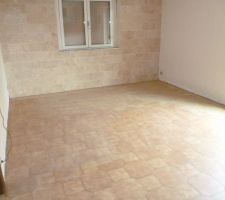 Carrelage du salon ponc&eacute; et badigonn&eacute; avec primaire d'accrochage