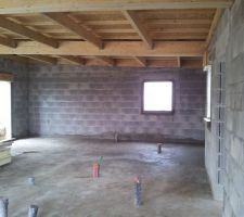 Du nettoyage aurait été fait sur la surface de la dalle ce jour