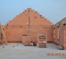 Elévation des pignons!! vous remarquerez le chantier bien tenu!!