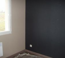 Chambre parentale peinture noire et taupe à paillettes