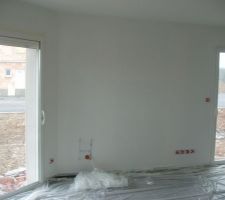 Salon salle &agrave; manger murs sous couche plafond termin&eacute;