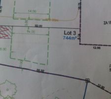 Terrain de 744m&sup2; qui correspond au Lot n&deg;3 de notre lotissement,

Cher voisins, n'h&eacute;sitez pas &agrave; prendre contact avec nous.