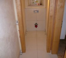 Nouveau carrelage pos&eacute; dans les WC et sur le bati support