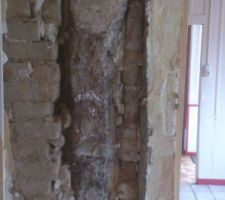 Un poteau mais juste de la hauteur de la porte!