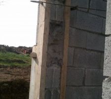 Vu d'un montant de la porte de service du garage. Il y a encore du boulot!!!