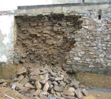 Le mur de la voisine a force devait tombé et bien c'est fait