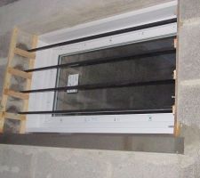 Un peu de sécurité. Pose de barreaux sur la fenêtre du garage