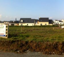 Rep&eacute;rage des limites de la maison avant terrassement