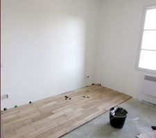 Début pose parquet chambre du rdc