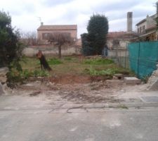 On a du cr&eacute;er l'acc&egrave;s : un mur bien sympathique de 50 cm d'&eacute;paisseur avec une arase en b&eacute;ton arm&eacute;... du costaud !! On en est venu &agrave; bout gr&acirc;ce &agrave; un BRH